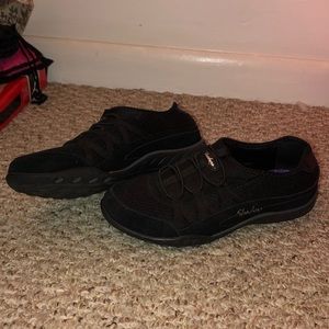 Sketchers sneakers